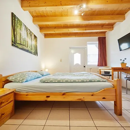 Gaestehaus Viktoriya Nur Wenige Minuten Zum Europa-park بيت ضيافة روست